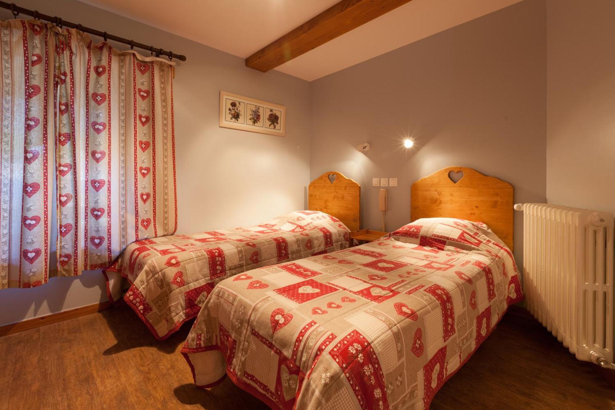 Auberge Des Montauds - Hotel & Restaurant Villard-de-Lans Quarto foto
