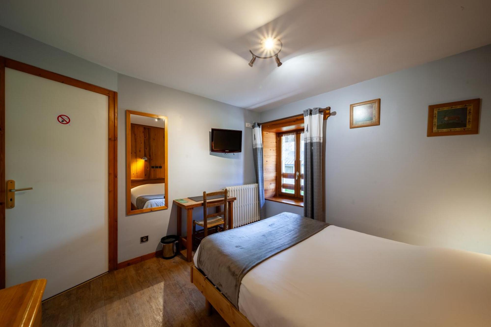 Auberge Des Montauds - Hotel & Restaurant Villard-de-Lans Quarto foto